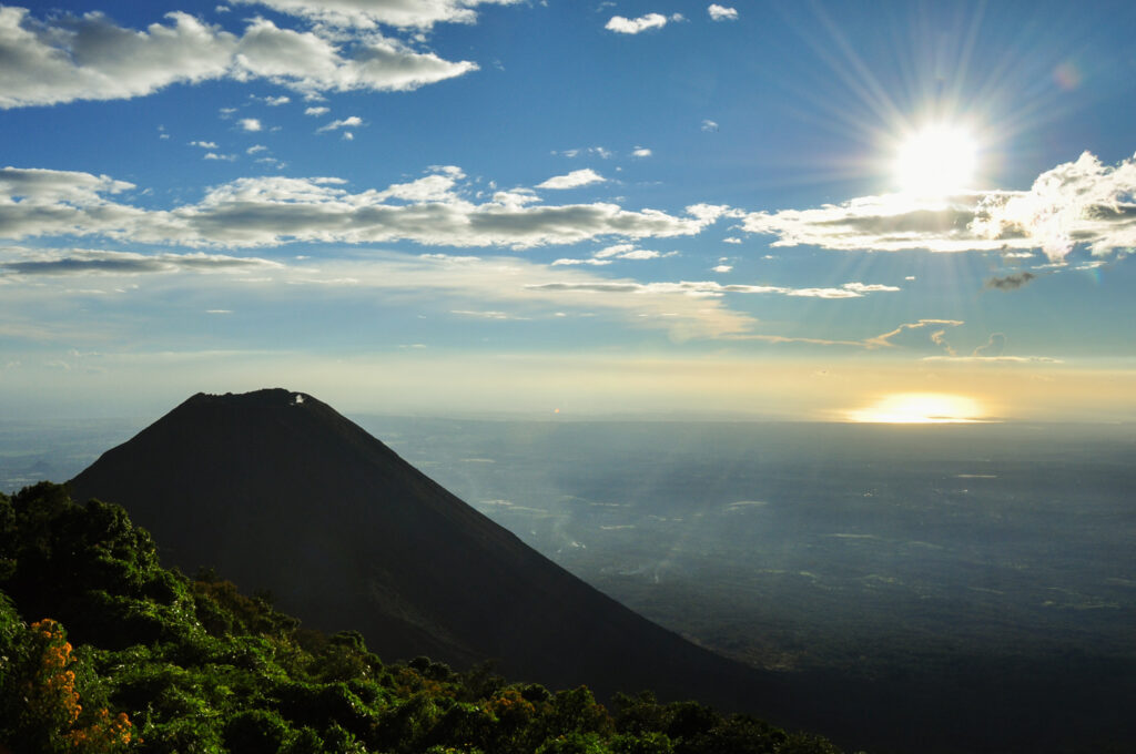 El Salvador States Map 2 Amazing landscape of the Izalco Volcano