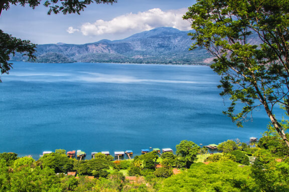 The picturesque setting of Lake Coatepeque