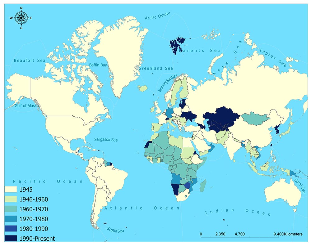 A color-coded map shows the year of independence for countries from 1945 to now.