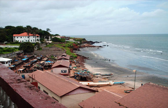 A view of some buildings and boats along the Bakau coastline.