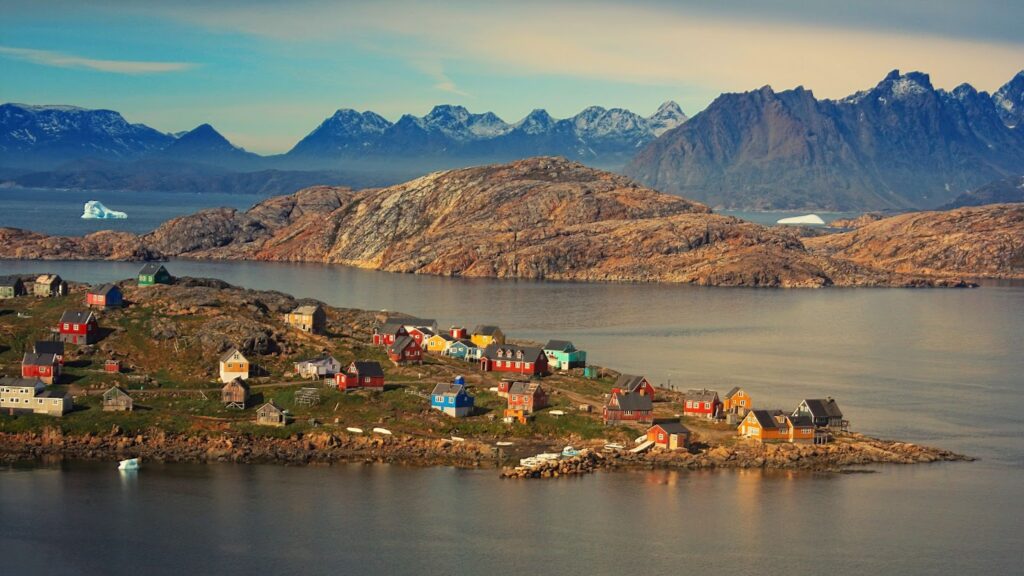 Top 10 Longest Coastline Countries 7 A view of house near the water in Kulusuk, Greenland.