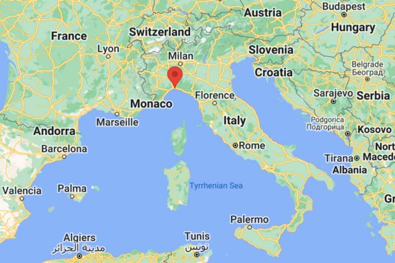 Genoa Cristoforo Colombo airport on the map of Italy