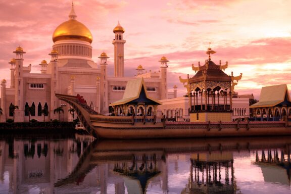 The omar ali saifuddien mosque in the city of bandar