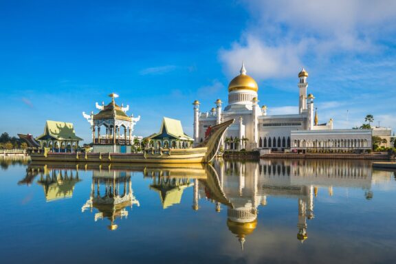 Omar ali saifuddien mosque in bandar seri begawan brunei