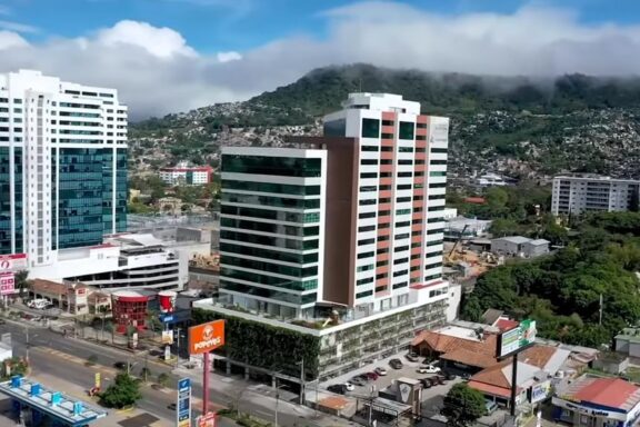 Boulevard Morazán main business district in Tegucigalpa