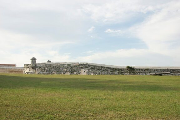 Fortaleza de san carlos de la cabana