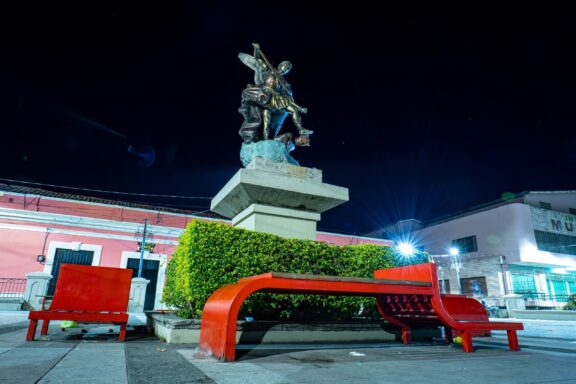 Statue in Francisco Morazán Central Park at Night Statue of Francisco Morazán in Central Park, Tegucigalpa
