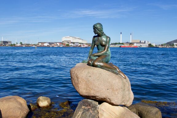 Copenaghen Denmark: view of the little mermaid.