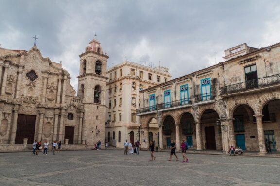 Old colonial buildings in Plaza de la Catedral