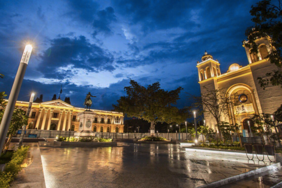Evening View of Plaza Gerardo Barrios in San Salvador Plaza Gerardo Barrios San Salvador