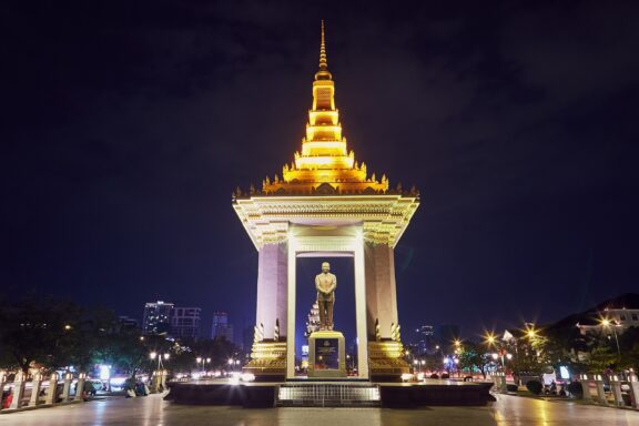 Statue of King Norodom Sihanouk at Night Statue of King Norodom Sihanouk