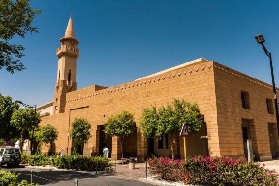 King Abdulaziz Grand Mosque under clear skies King Abdulaziz Grand Mosque, initially built in 1908 during the reign of Imam Abdulrahman Al Faisal