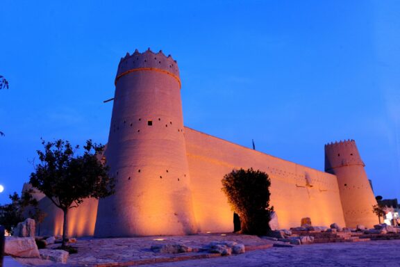 Masmak Fortress at Twilight The historic Al Masmak Castle