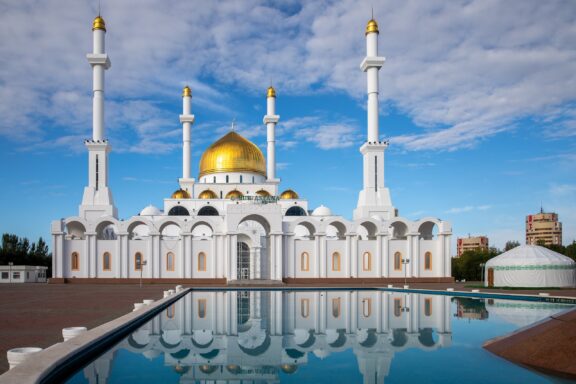 Nur-Astana Mosque Reflection on Water Nur-Astana Mosque, covering an area of 4,000 square meters