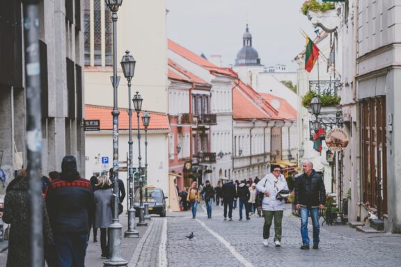 People strolling through Pilies Street