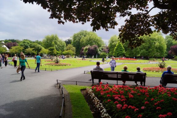 Visitors at St. Stephen's Green Park St. Stephen's Green, Dublin