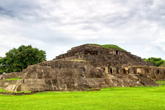 Tazumal mayan ruins el salvador