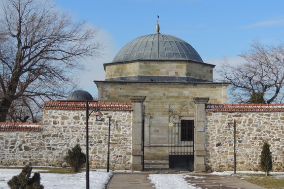 Tyrbja e Sulltan Muratit, the monument and resting place of Sultan Murad the First