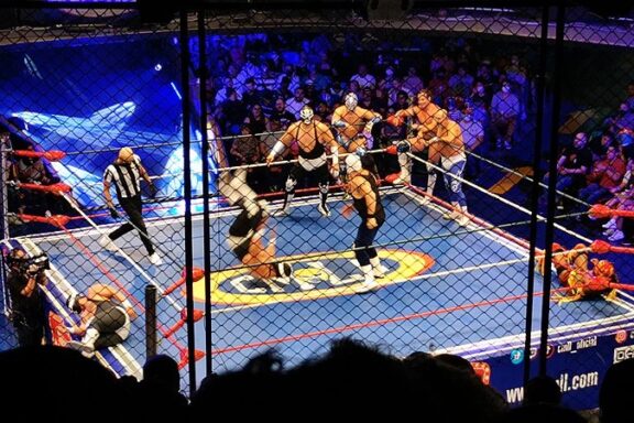 Lucha Libre match in Arena Coliseo