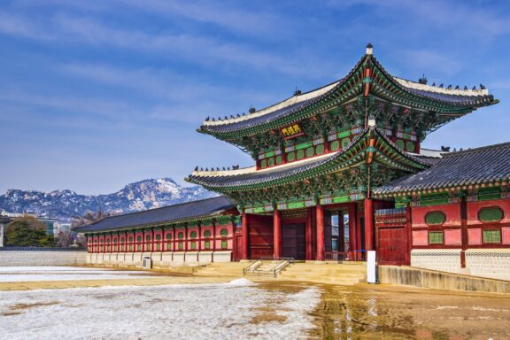 Gyeongbokgung Palace in Winter Gyeongbokgung Palace, the main royal palace of the Joseon Dynasty