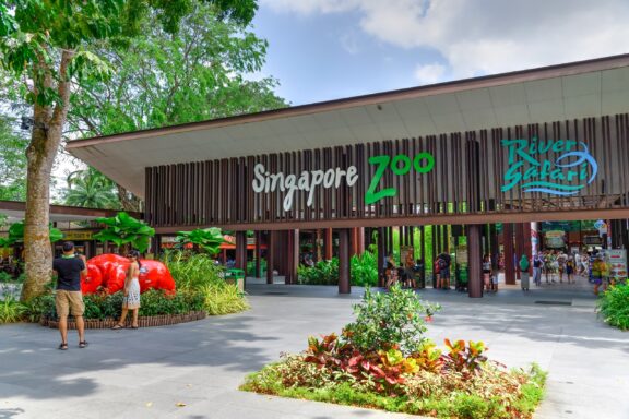 Entrance of Singapore Zoo with Visitors Entrance to the Singapore Zoo