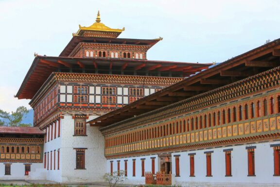 Tashichho Dzong Traditional Bhutanese Architecture Tashichho Dzong: a fusion of history, culture, and architectural brilliance