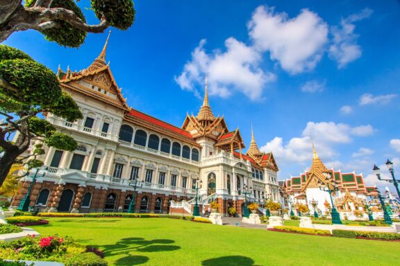 he Grand Palace in Bangkok, the official residence of the Kings of Siam (and later Thailand) since 1782