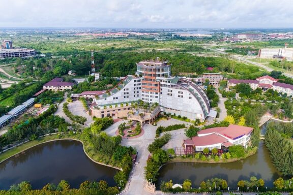 Landscape of Naypyidaw with Tungapuri Hotel in the foreground