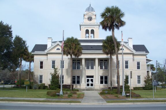 A view of the facade of the Lafayette County Courthouse in Mayo, Florida.