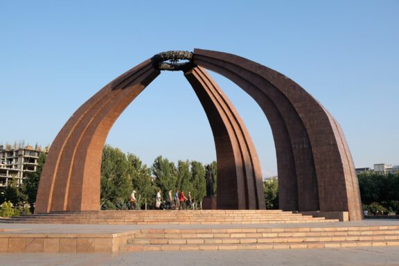 Victory Monument in Bishkek Victory Monument, erected in 1985, monument commemorates the 40th anniversary of World War II