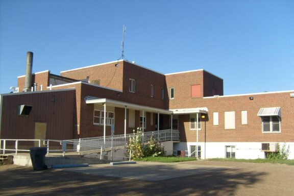 The entrance to the Garfield County Courthouse in Jordan, Montana can be seen in the sunlight.