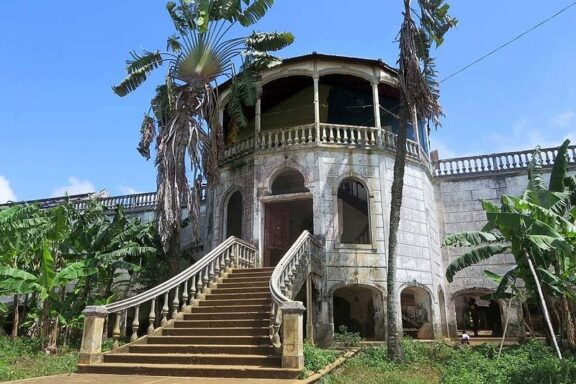 Roca Agua Izé, once a bustling cocoa plantation