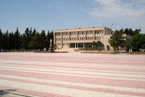 A view of the Saatly City Hall in the distance.