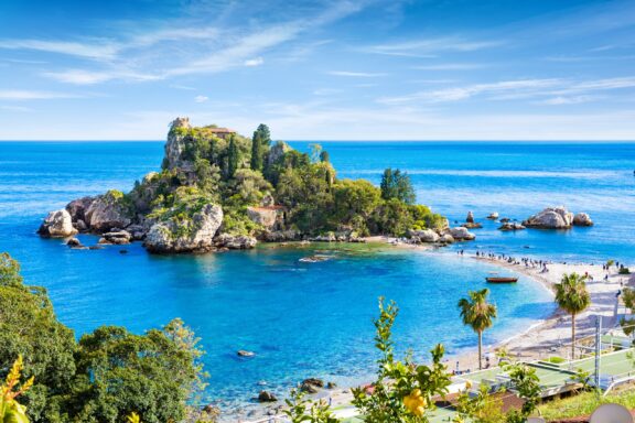 Isola Bella's baroque elegance, Sicily's island tale of aristocratic splendor