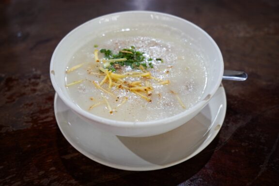 Thai rice porridge with pork 'Jok'