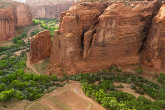 Canyon de Chelly, steep canyons with ancient ruins