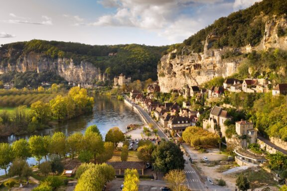  The cliff-clinging beauty and ancient dwellings of La Roque-Gageac