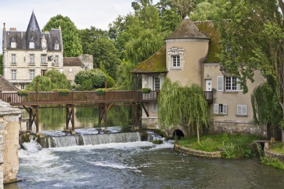 Moret-sur-Loing, where waterways and medieval structures blend harmoniously