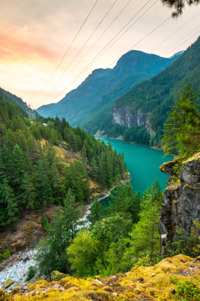 North Cascades National Park, a realm of alpine splendor and glacial lakes