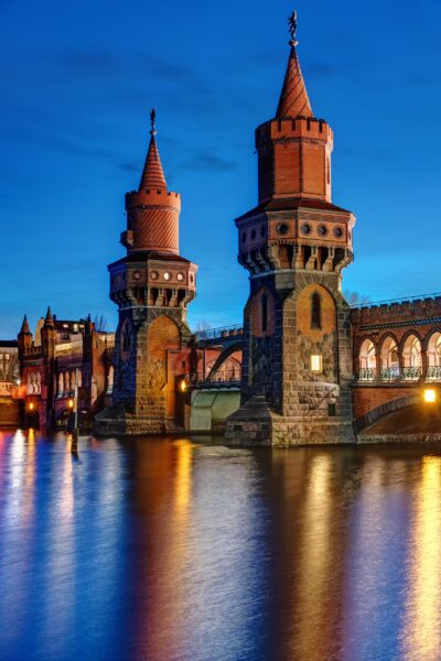 Twilight over Oberbaum Bridge Oberbaumbrücke's Berlin blend