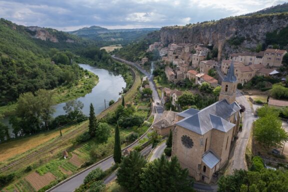 Peyre, an extraordinary troglodyte village